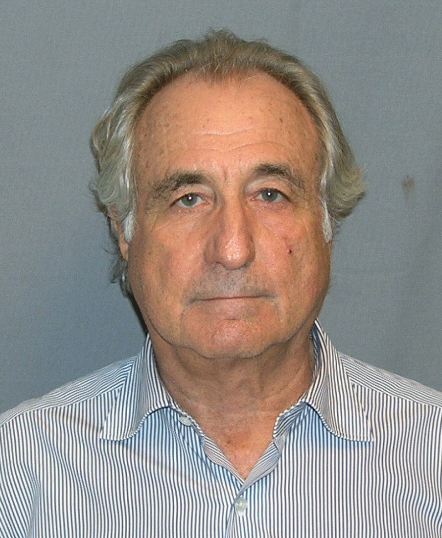 Bernard Madoff เจ้าของแชร์ลูกโซ่ Ponzi Scheme ที่ใหญ่ที่สุดในประวัติศาสตร์ ธีมการฉ้อโกงบัญชีคล้ายกับที่ตัวละครในหนัง Arbitrage ทำ